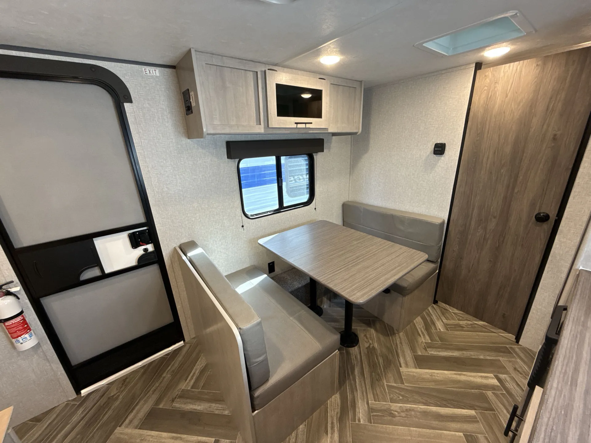 2025 CrossRoads Zinger 18RB — living area main