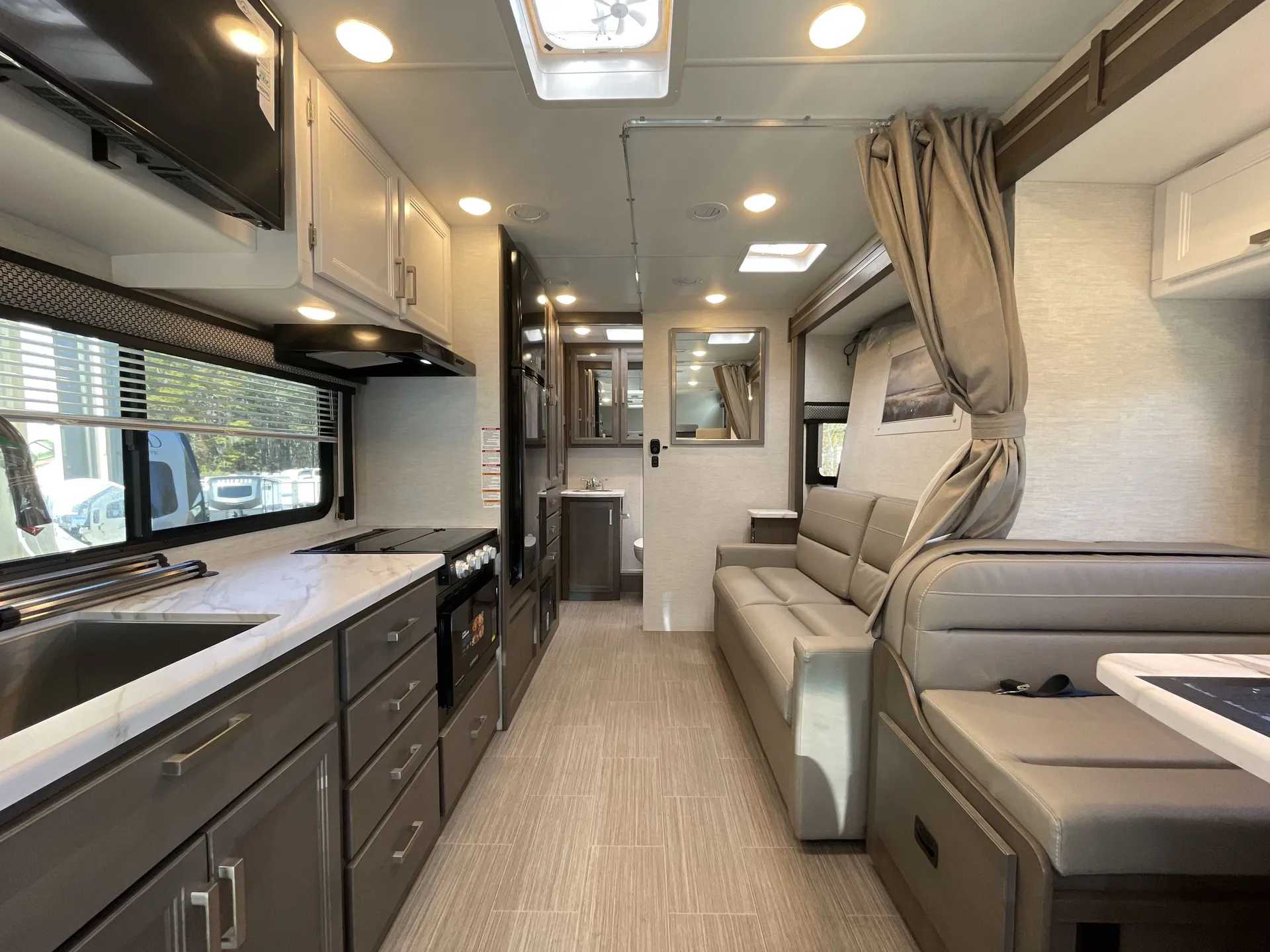 2025 Thor Motor Coach Freedom Elite 24FL - Photo 4