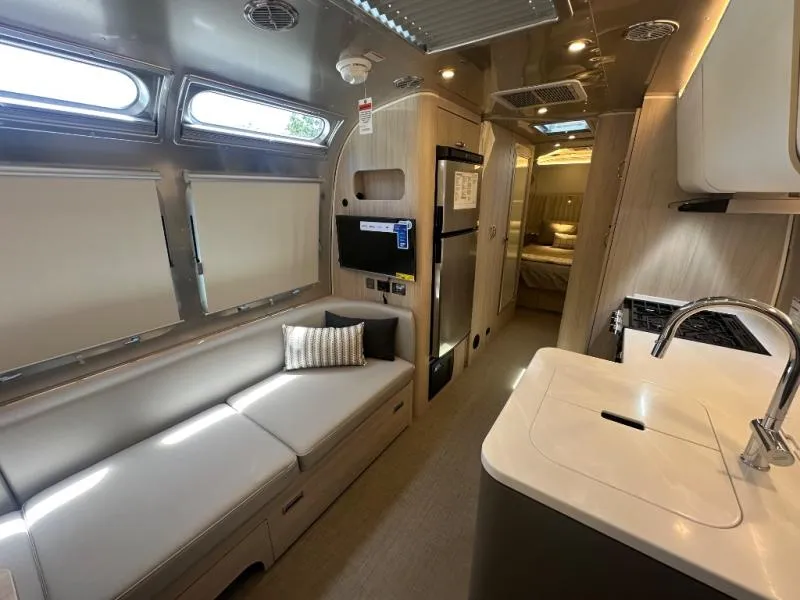 2026 Airstream Globetrotter 27FB - Photo 2