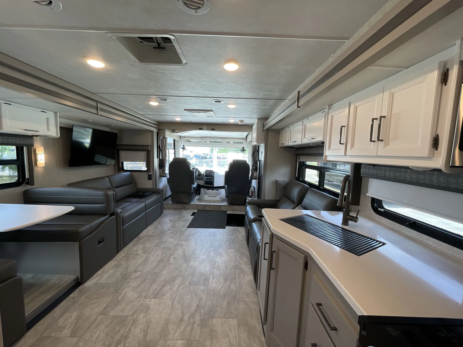 2025 Thor Motor Coach Windsport 35R — living area main