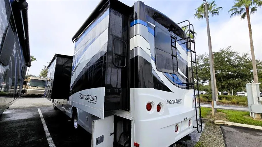 2019 Forest River Georgetown XL 378TS — Photo 5