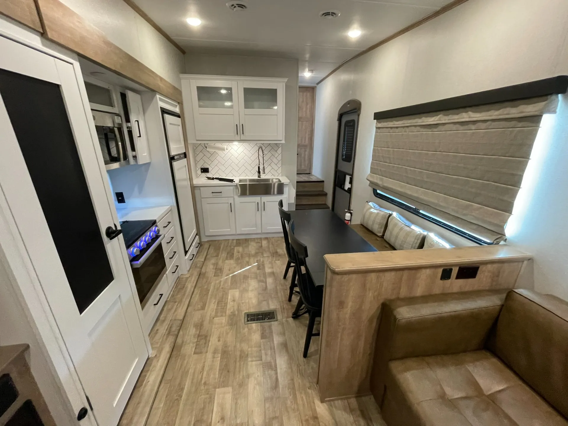 2022 Keystone Arcadia 3250RL - Photo 3