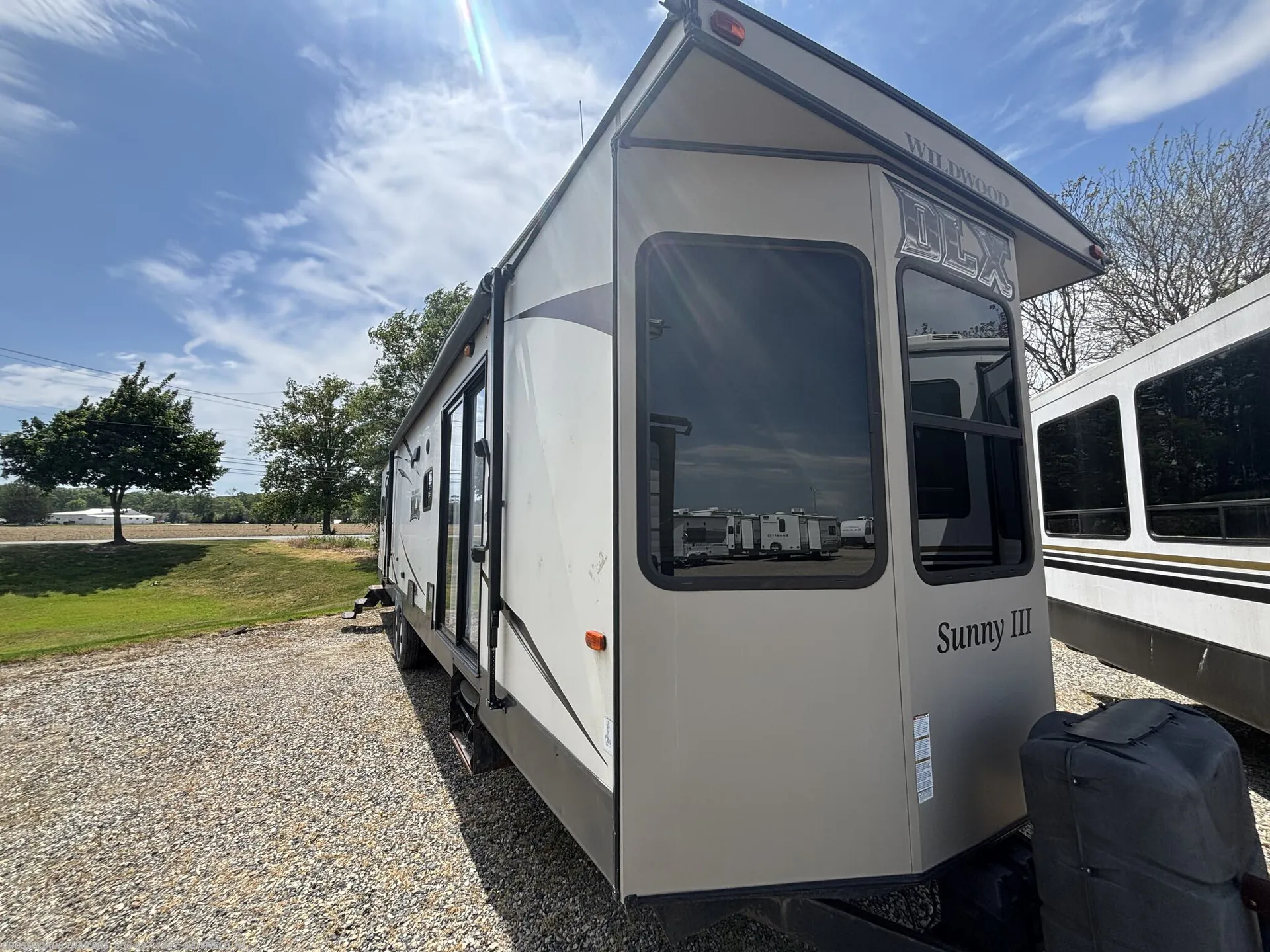 2018 Forest River Wildwood DLX 39FDEN - Photo 2