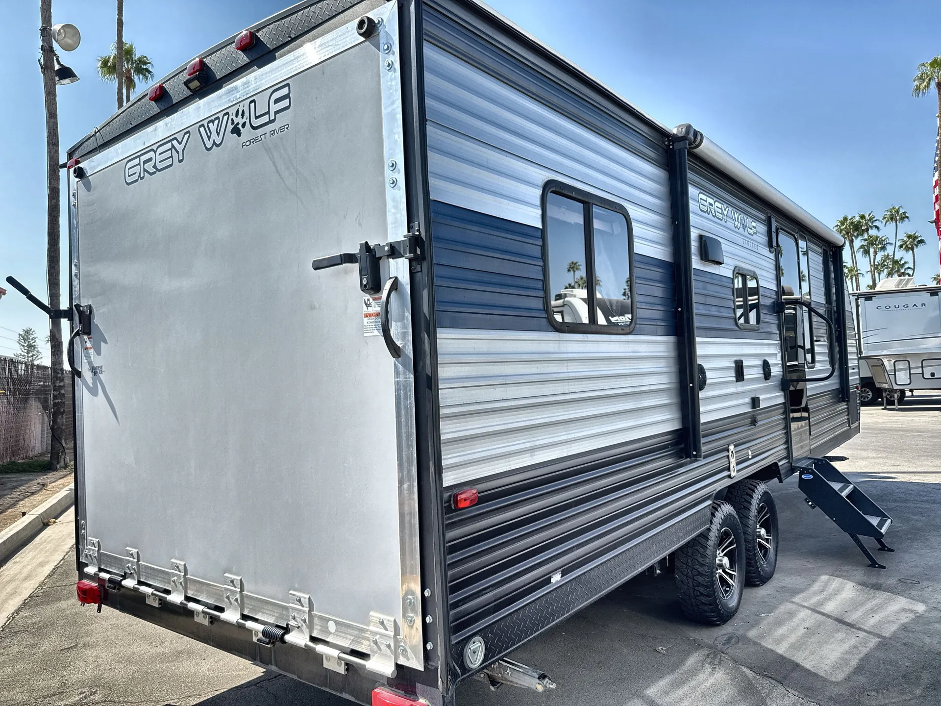 2021 Forest River Cherokee Grey Wolf 22RR — campside