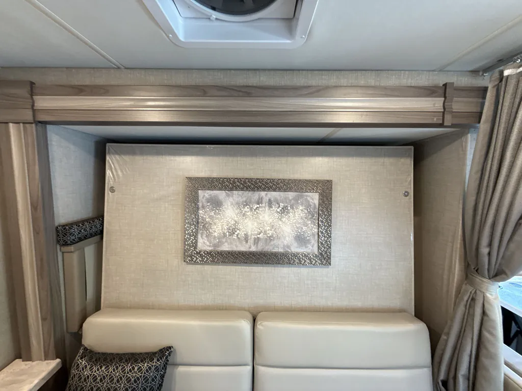 2022 Thor Motor Coach Tiburon 24FB, Photos photo 11