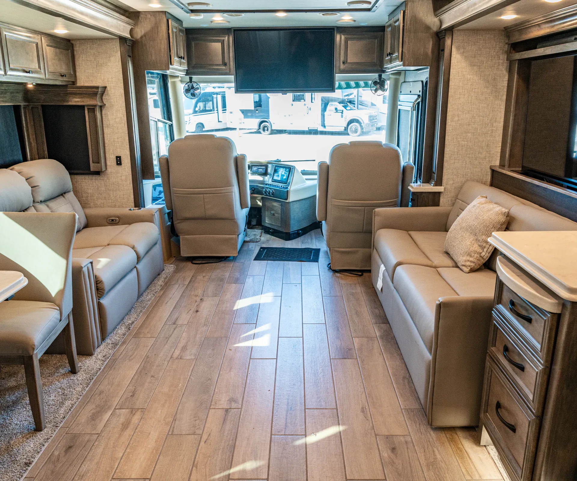 2023 Tiffin Phaeton 36 SH - Photo 4