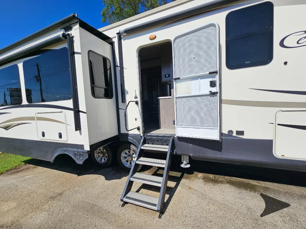 2020 Forest River Cedar Creek Champagne Edition 38EL, Photos photo 19
