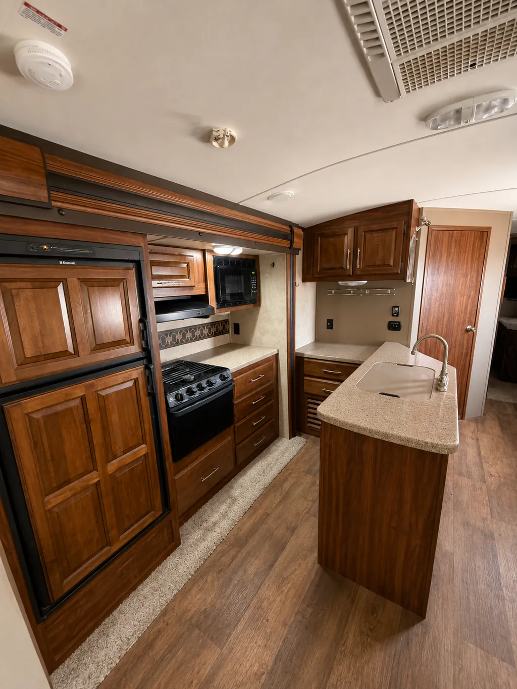 2015 Keystone Cougar XLite 33RES, Kitchen photo 2