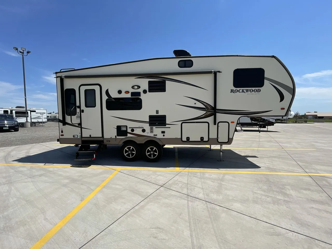 2017 Forest River Rockwood Ultra Lite 2440WS - Photo 2