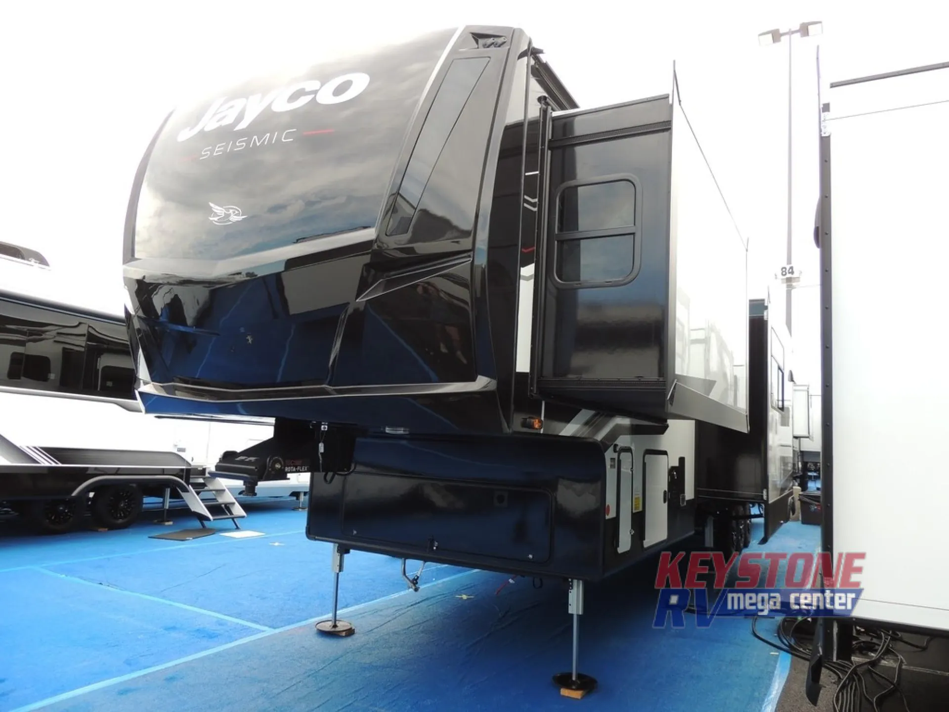 2027 Jayco Seismic 415 - Photo 4