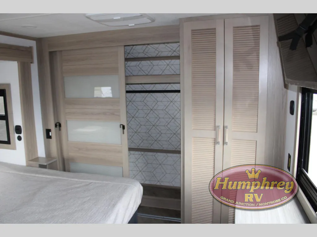 2025 Keystone Raptor 433, Photos photo 33