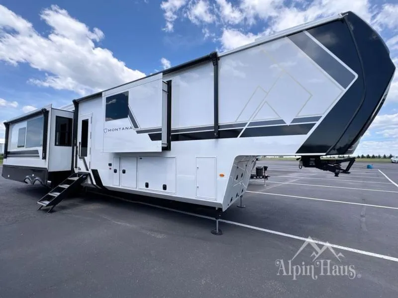2026 Keystone Montana 3900RK - Photo 3