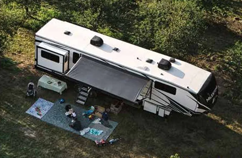 Heartland Milestone M-One 28RL exterior