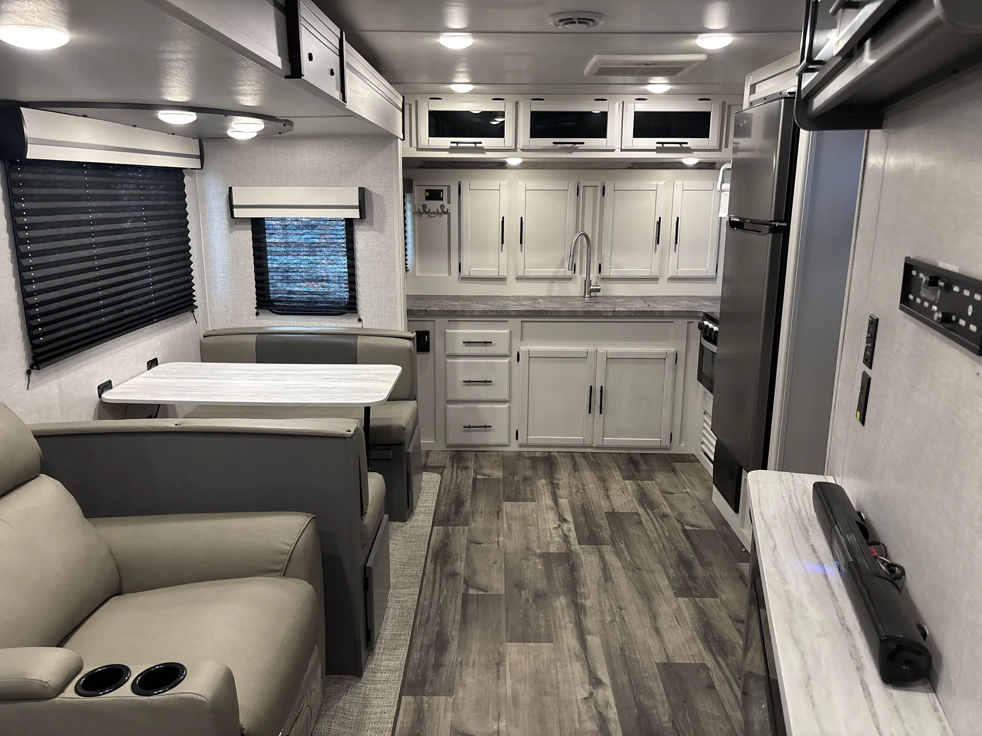 2024 CrossRoads Volante 27FK — living area main
