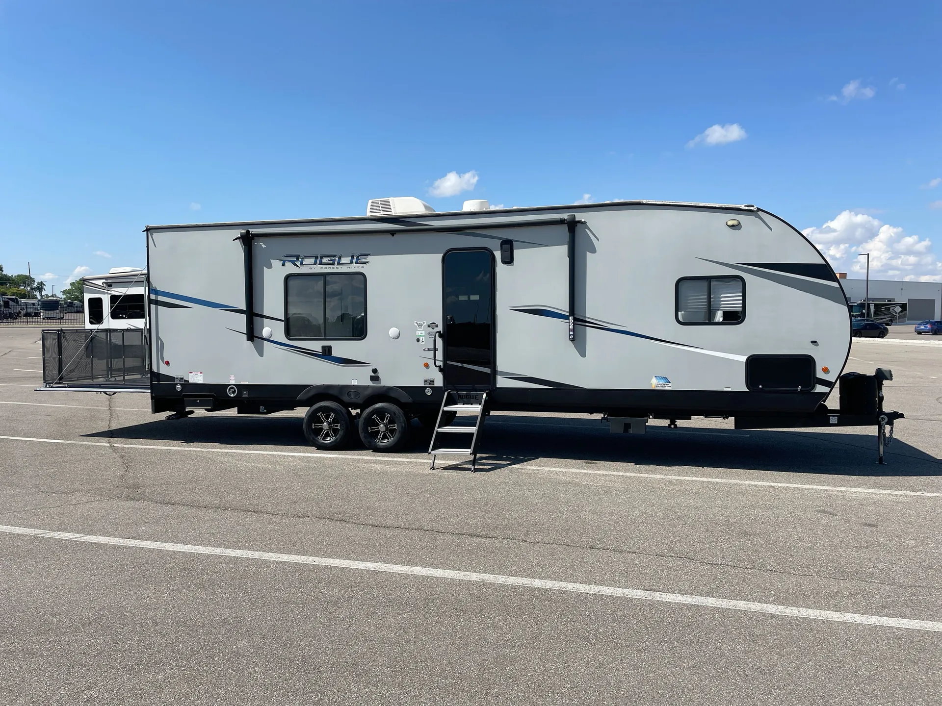 2022 Forest River Vengeance Rogue 26V — campside