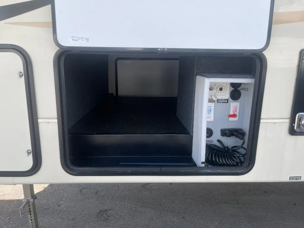 2019 Forest River Wildcat 31BH, Photos photo 7