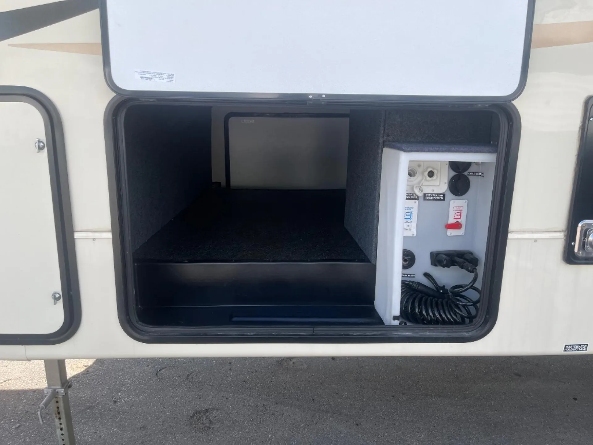 2019 Forest River Wildcat 31BH — Photo 7