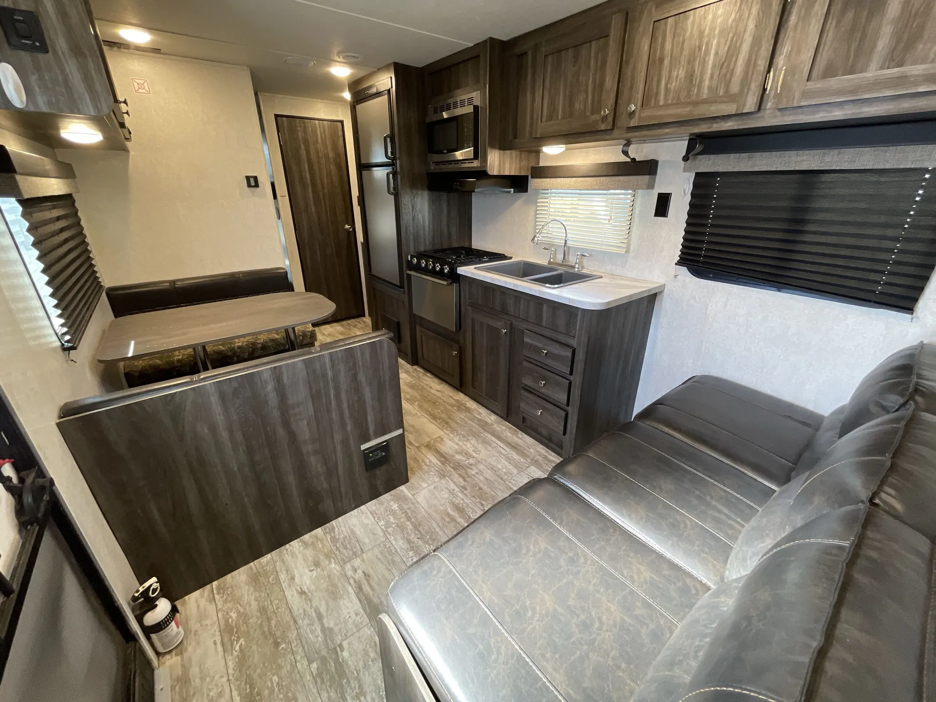 2019 Highland Ridge Open Range Conventional 26BH — living area main