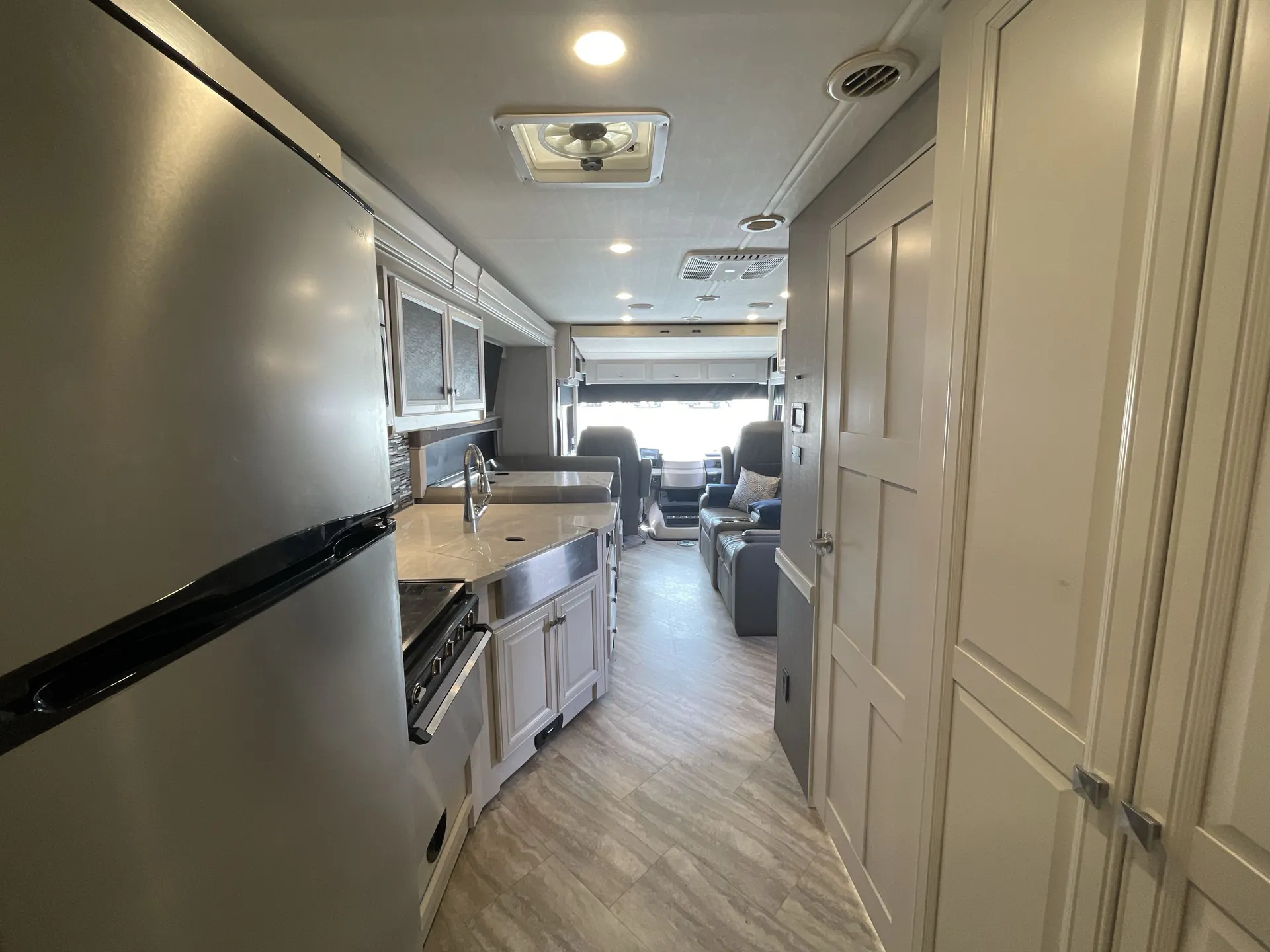 2021 Holiday Rambler Invicta 32RW — living area main