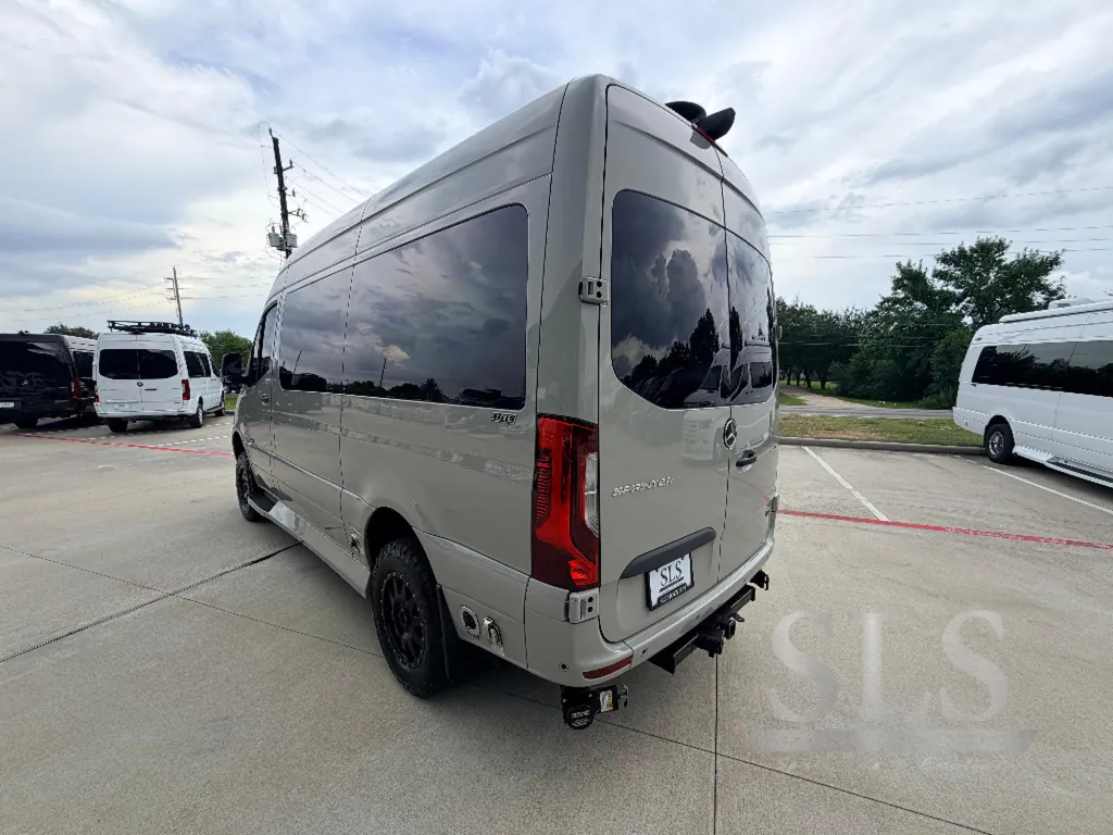 2025 Midwest Automotive Designs Luxe Cruiser D4, Photos photo 8