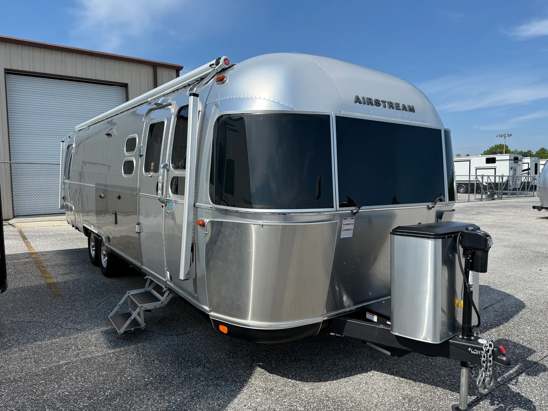 2025 Airstream Classic 30RB - Photo 2