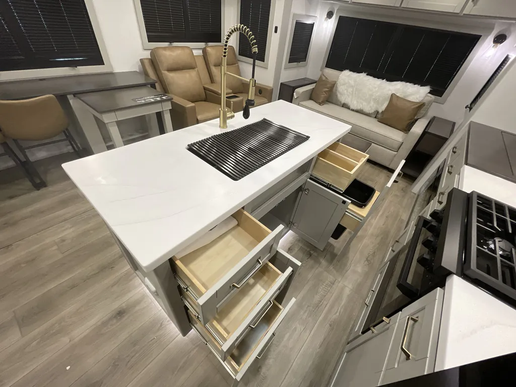 2026 Brinkley Model Z AIR 310, Photos photo 18