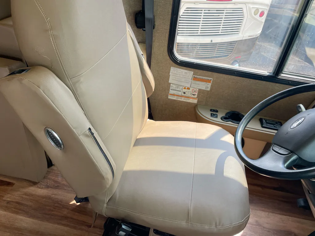 2017 Thor Motor Coach Challenger 37YT, Photos photo 43