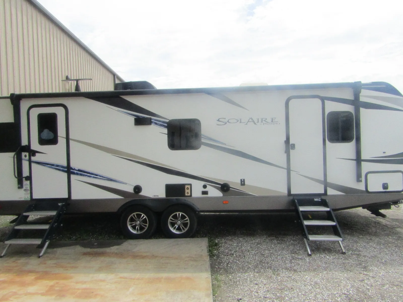 2022 Palomino Solaire 253RL - Photo 3