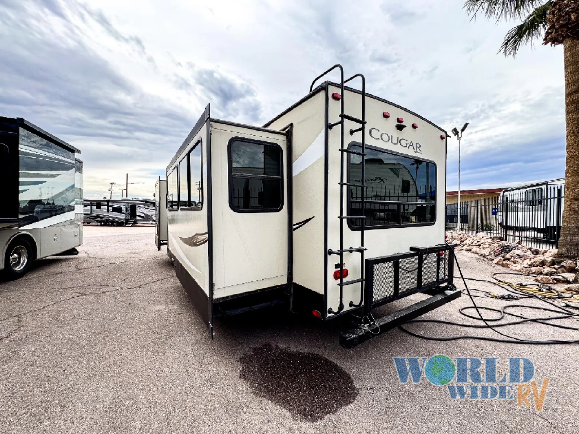 2018 Keystone RV Cougar Half-Ton Series 29RLDWE - Photo 4