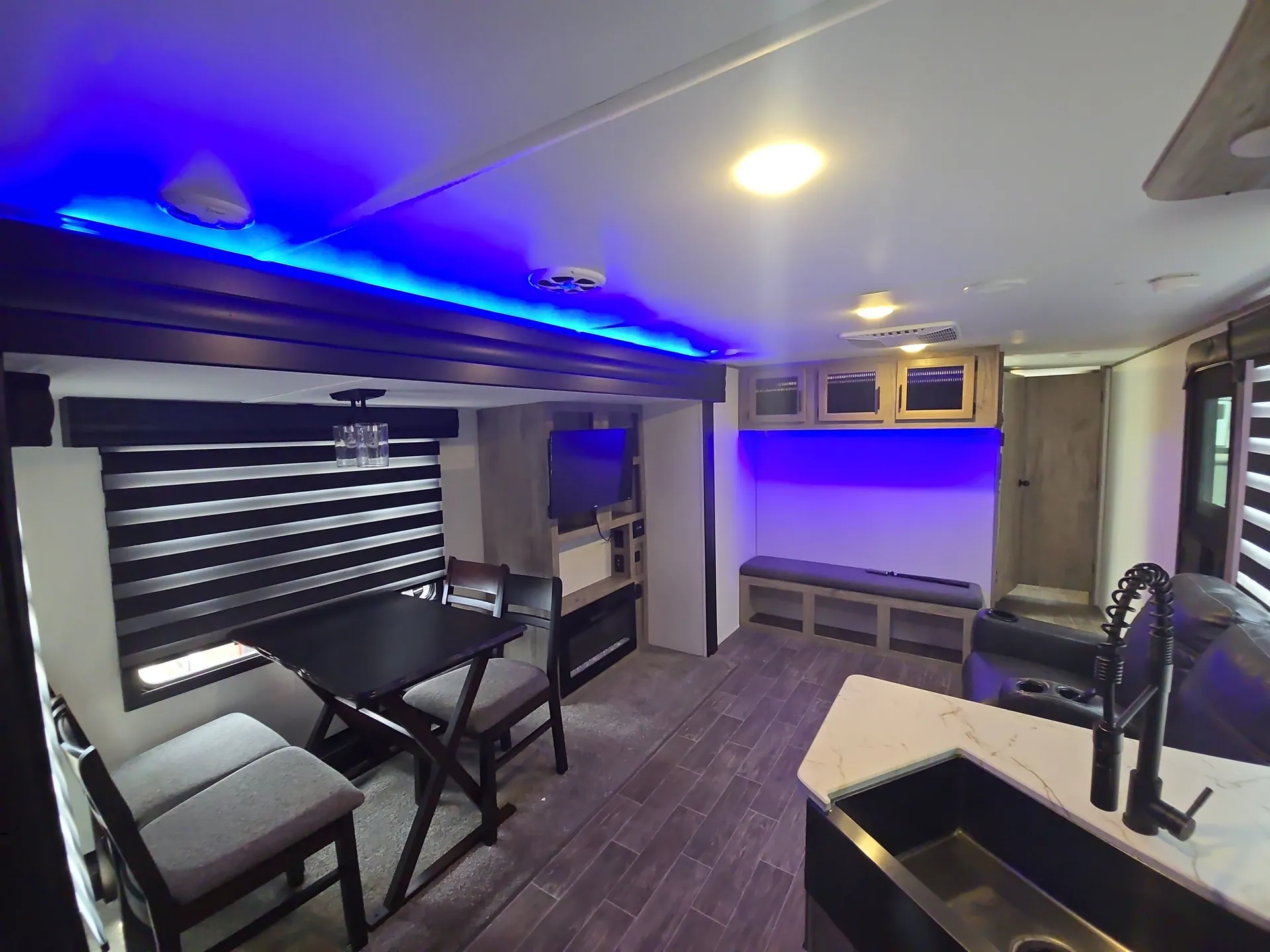 2022 Forest River Cherokee Alpha Wolf 26RK-L — living area main