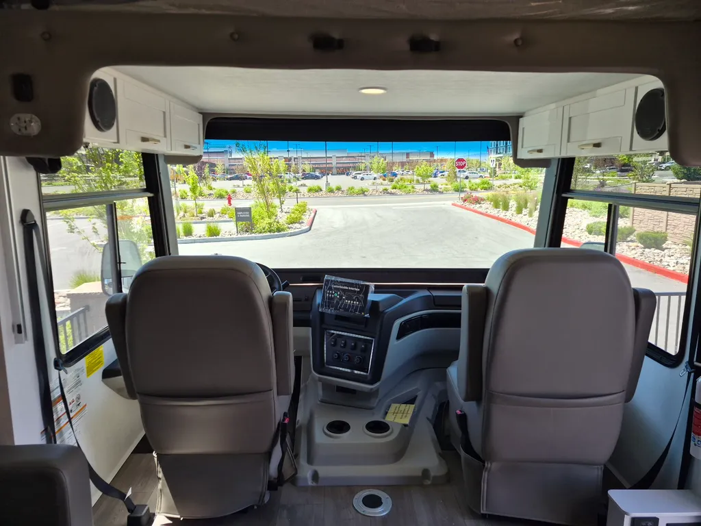 2027 Entegra Coach Vision XL 36C, Photos photo 3