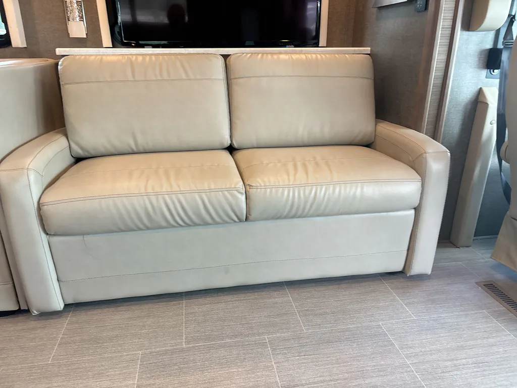 2022 Thor Motor Coach Challenger 35MQ, Photos photo 47