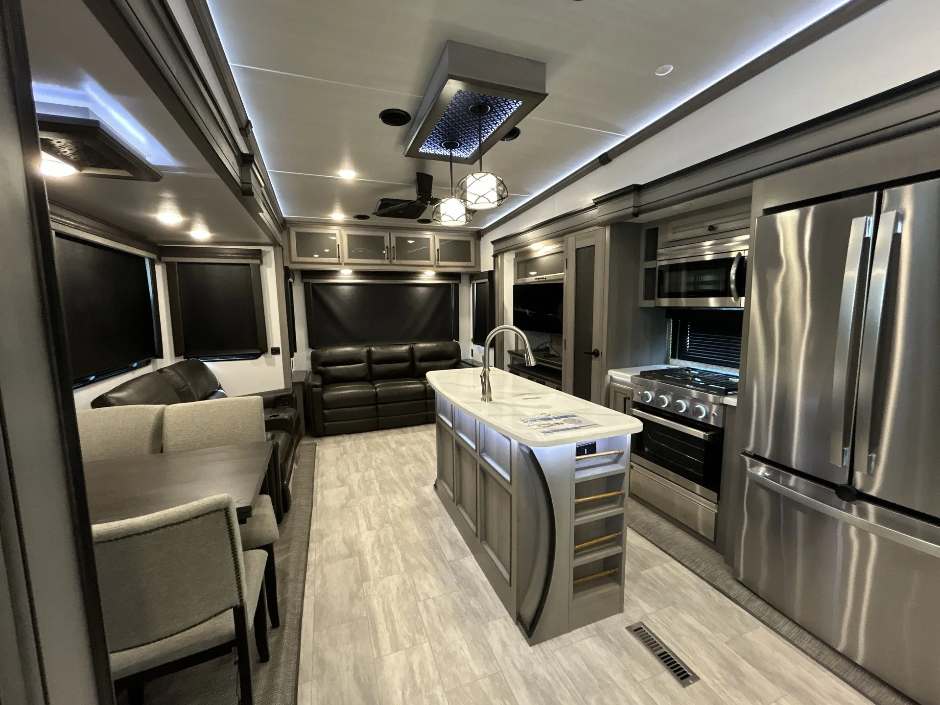 2023 Keystone Montana 3857BR — campside