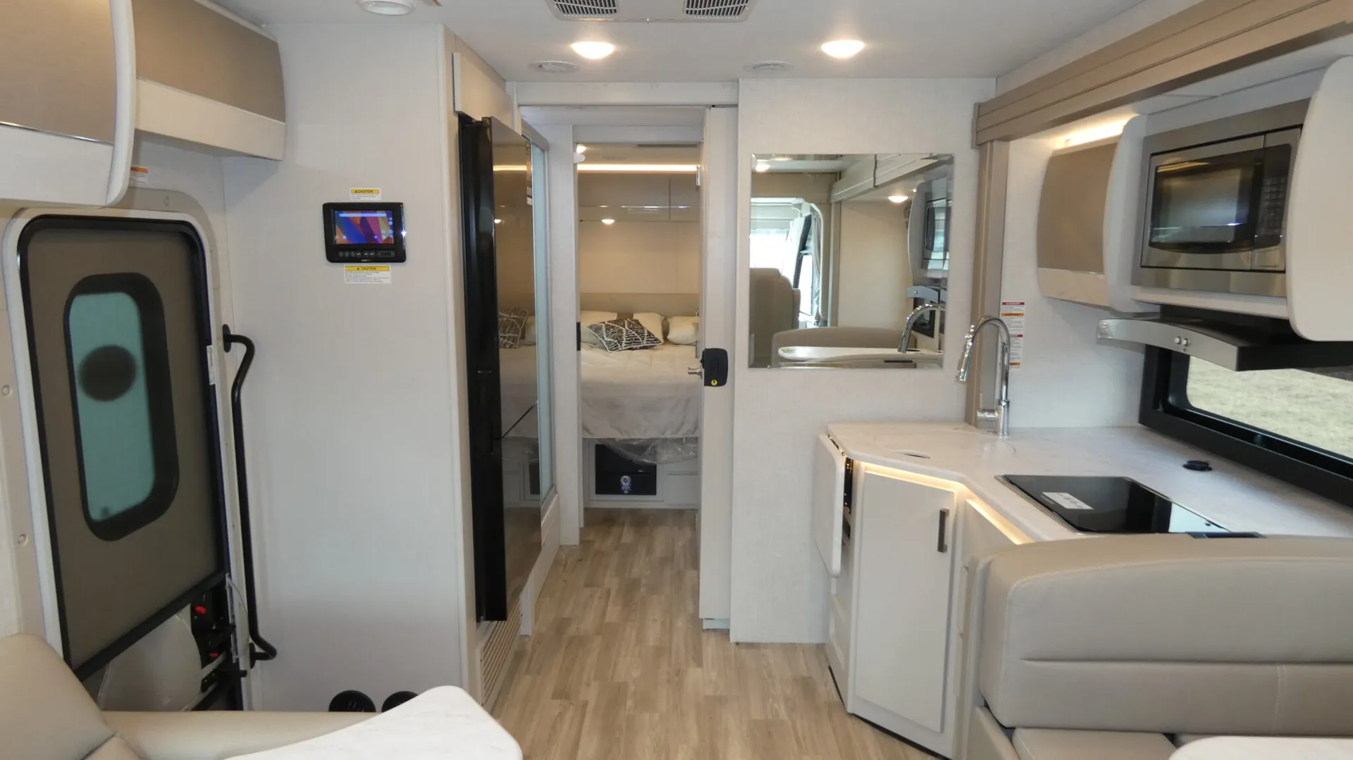 2026 Thor Motor Coach Vegas 281 - Photo 3