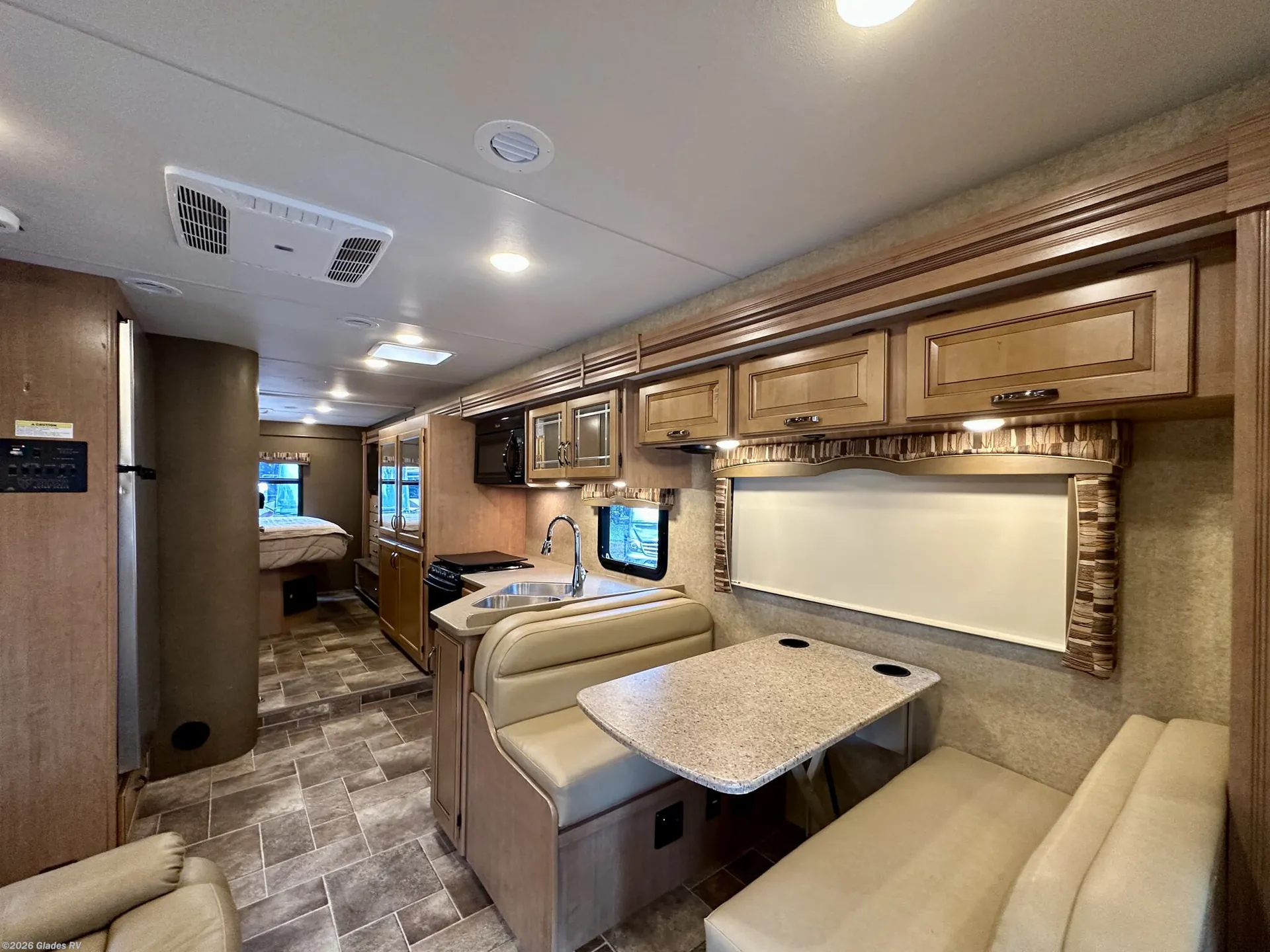 2016 Thor Motor Coach Chateau 31W - Photo 4