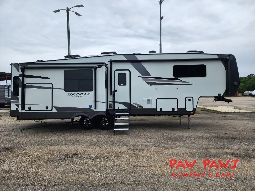 2026 Forest River Rockwood Signature R372RL - Photo 3