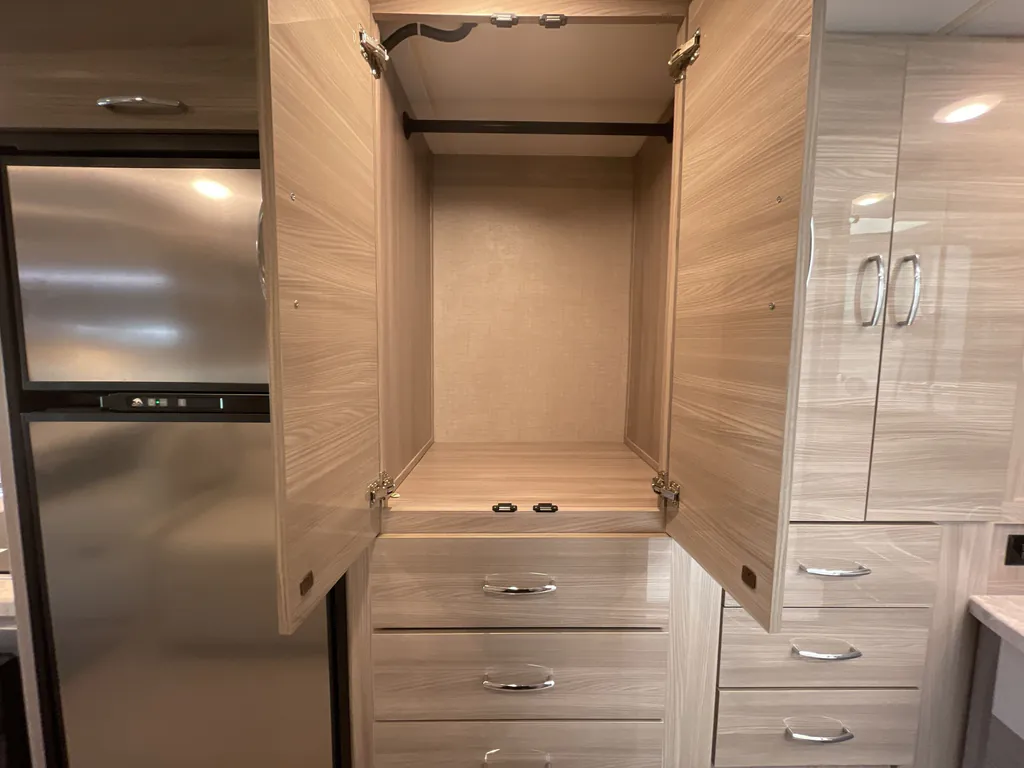 2023 Thor Motor Coach Tiburon 24FB, Photos photo 18