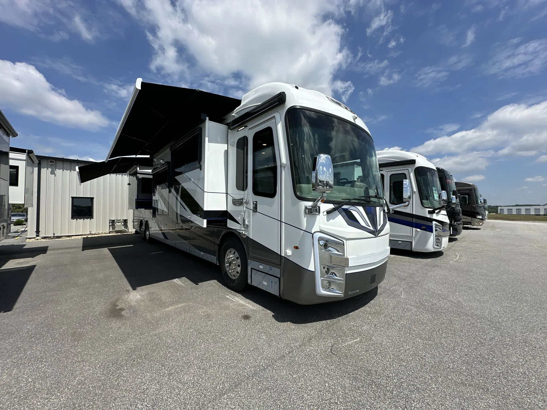 2025 Entegra Coach Anthem 44V - Photo 2