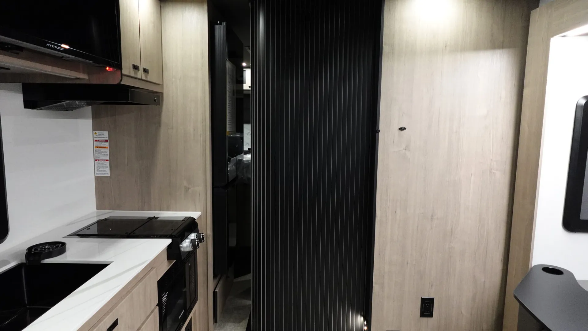 2026 Grand Design Lineage Series M 25TK - Photo 3