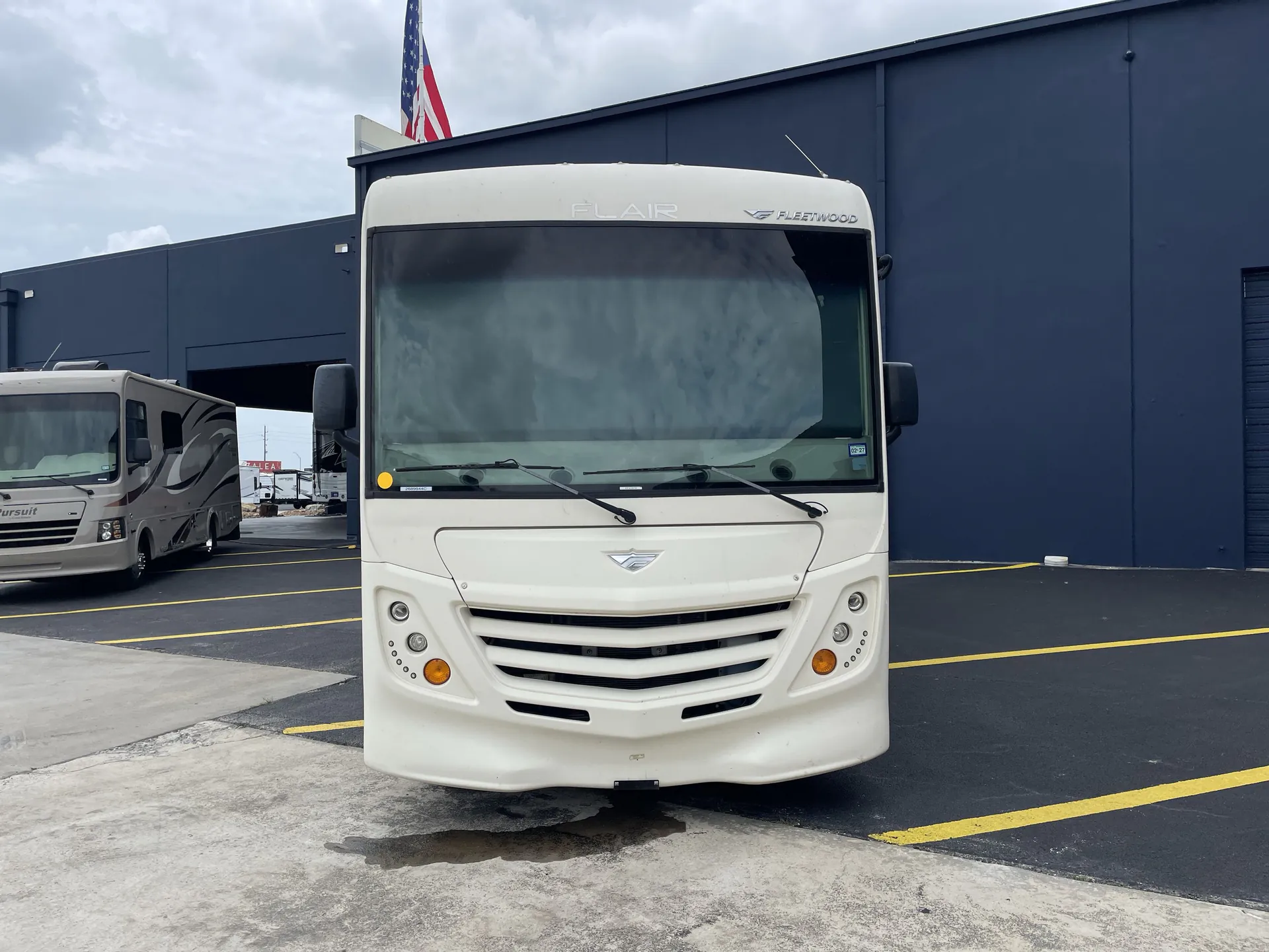 2019 fleetwood Flair 28A — front