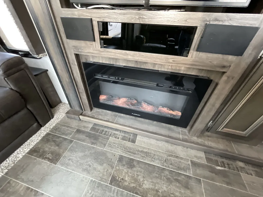 2018 Keystone Montana High Country 385BR, Photos photo 21