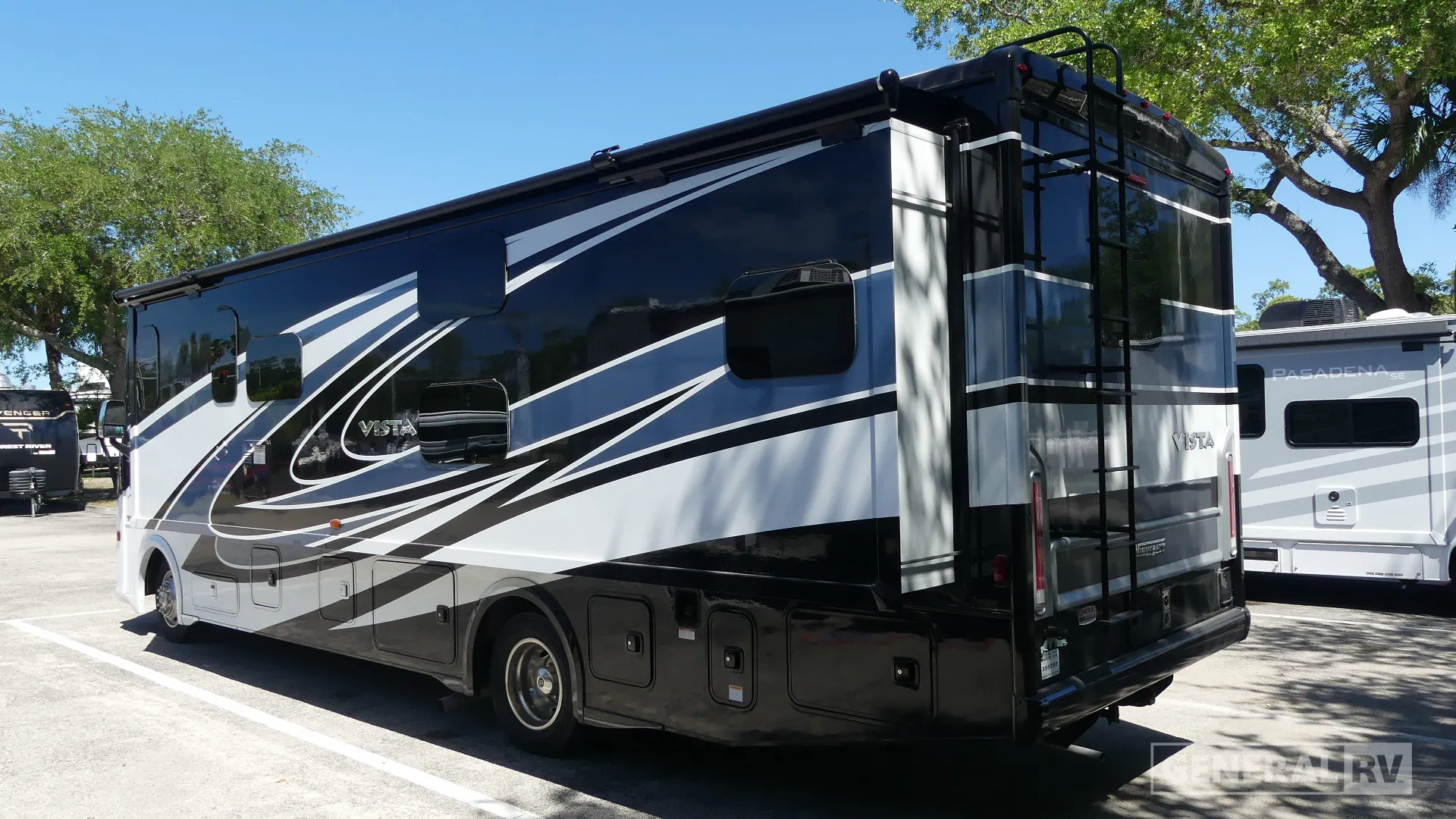 2025 Winnebago Vista 31B - Photo 4