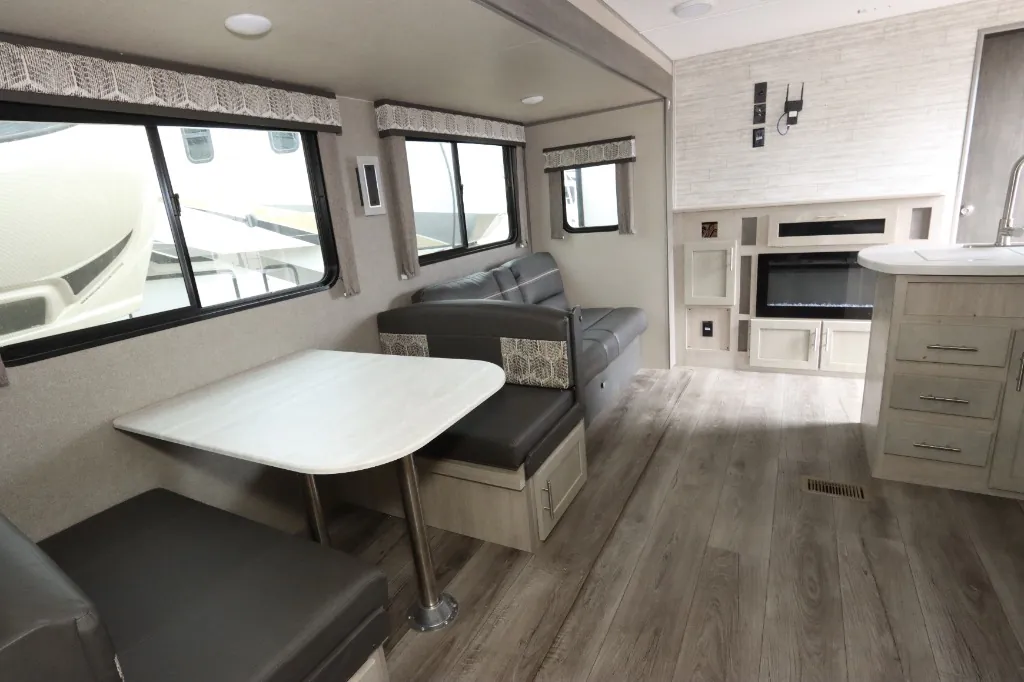 2023 Coachmen Catalina Legacy Edition 343BHTS (2 Queen Beds), Photos photo 11
