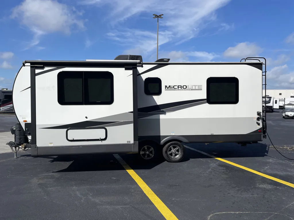 2023 Forest River Flagstaff Micro Lite 25FKS, Photos photo 5