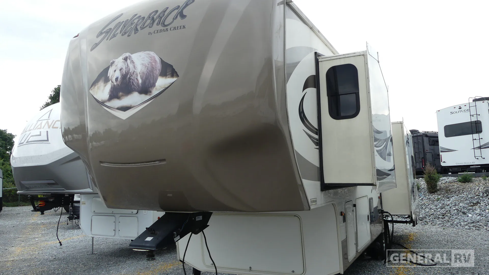 2014 Forest River Cedar Creek Silverback 29IK — Photo 5