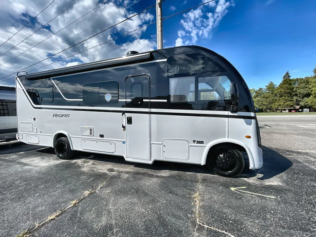 2026 Thor Motor Coach Vegas 26.1 - Photo 2