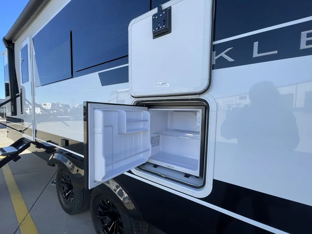 2027 Brinkley Model I 290, Photos photo 12