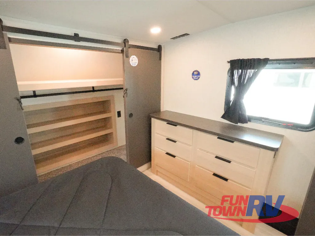 2026 Forest River Cardinal 35CRIB, Photos photo 27