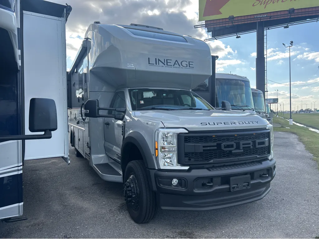2026 Grand Design Lineage Series F 31ZW - Photo 2