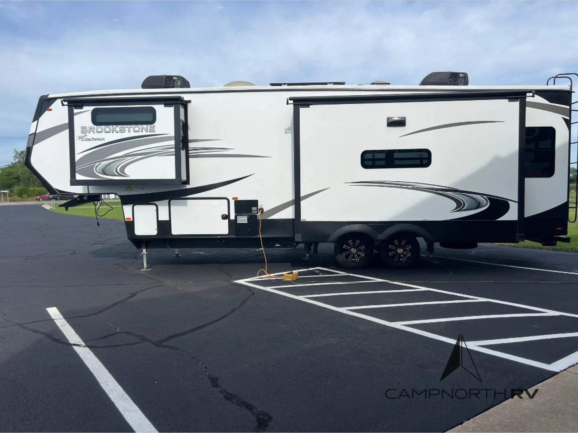 2021 Coachmen Brookstone 290RL - Photo 4